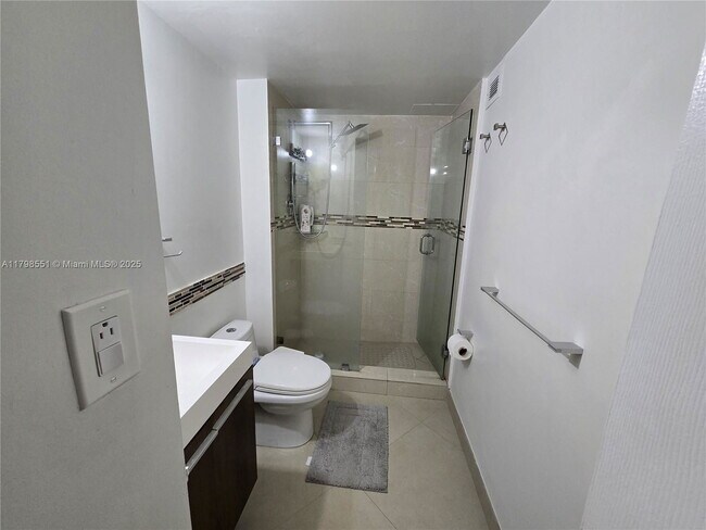 Building Photo - 2780 NE 183rd St