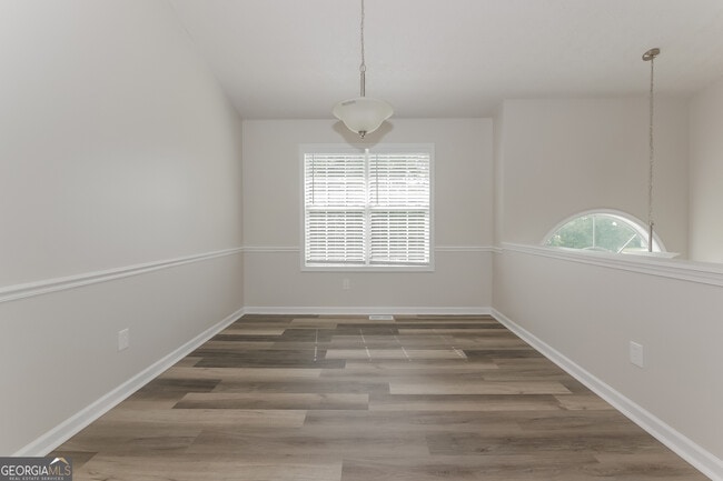 Building Photo - 135 Tara Way