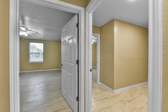 Building Photo - 1106 Brewster Ave