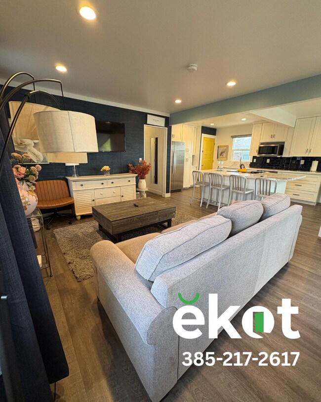 Building Photo - Birtok-500 South-1269