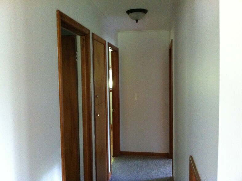 Building Photo - 1621 Slaterville Rd