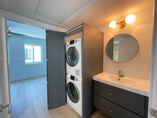 Building Photo - 1501 Michigan Ave