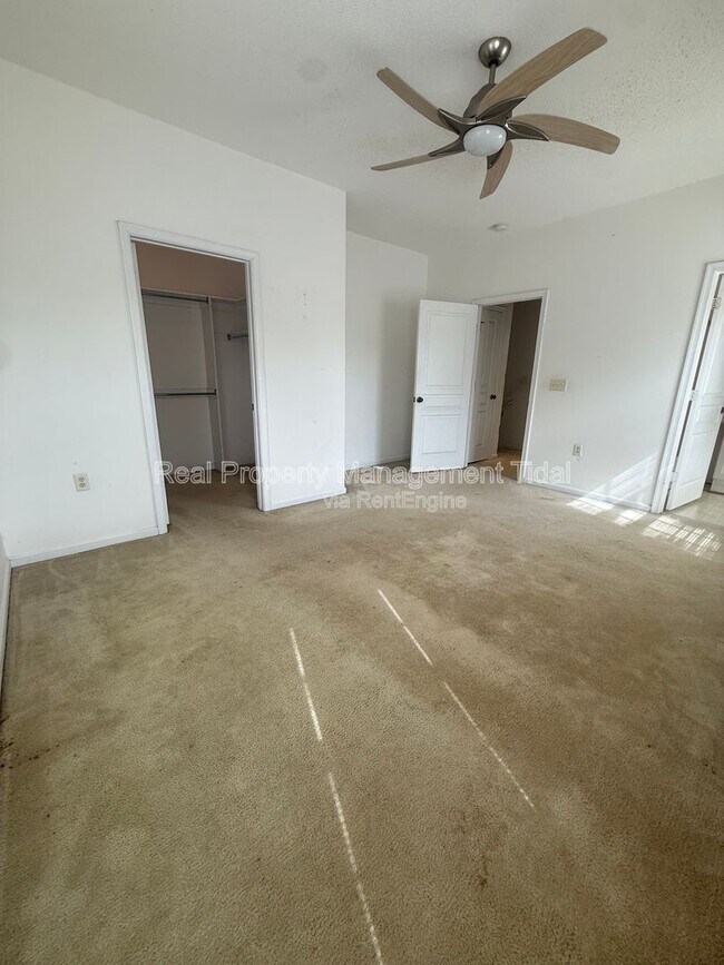 Building Photo - 5813 Ludington Dr