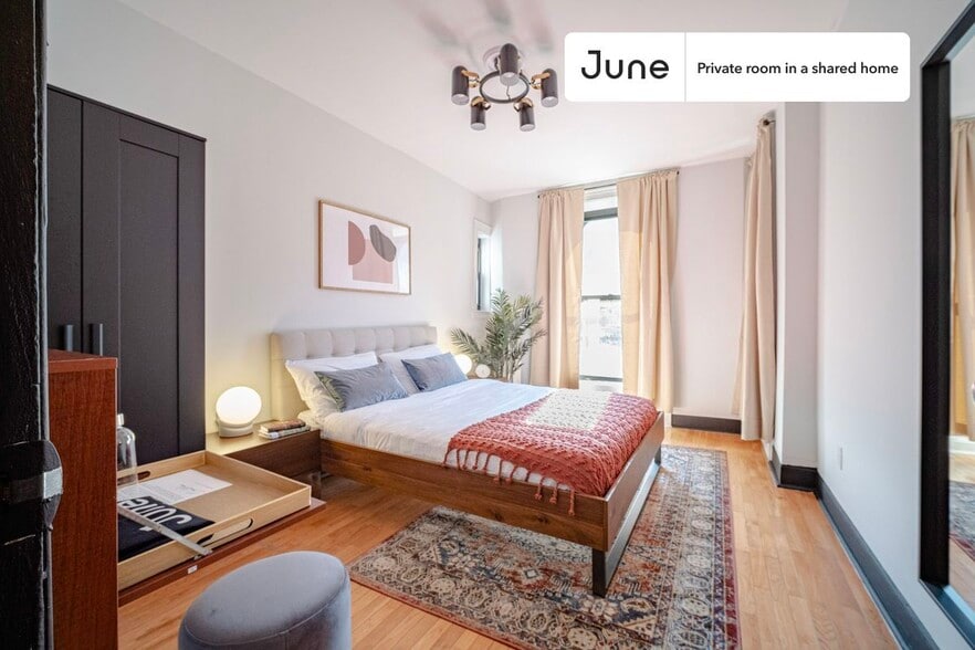 Building Photo - Room in Shared 4 bed/1 bath home in Hamilton Heights