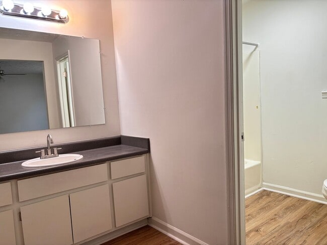 Building Photo - Great Townhouse in Douglasville