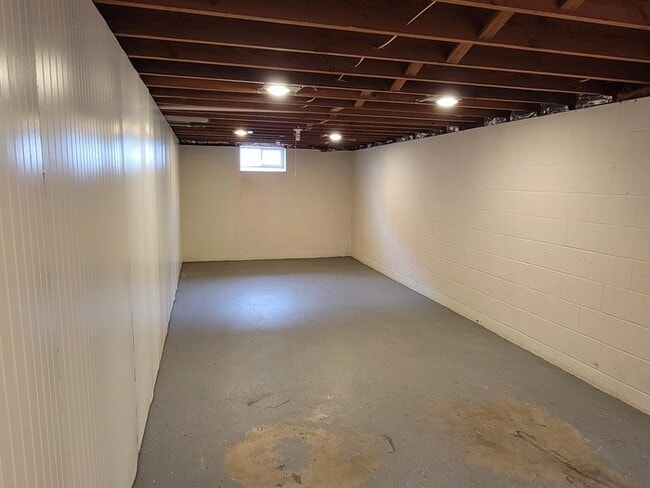 Building Photo - 2005 Longview- New Brighton Prime Location