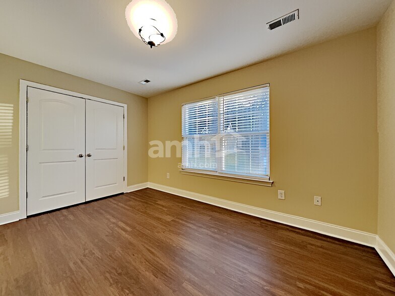 Building Photo - 10916 Parkgate Ln