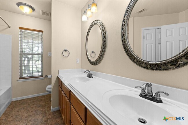 Building Photo - 336 Skyline Dr