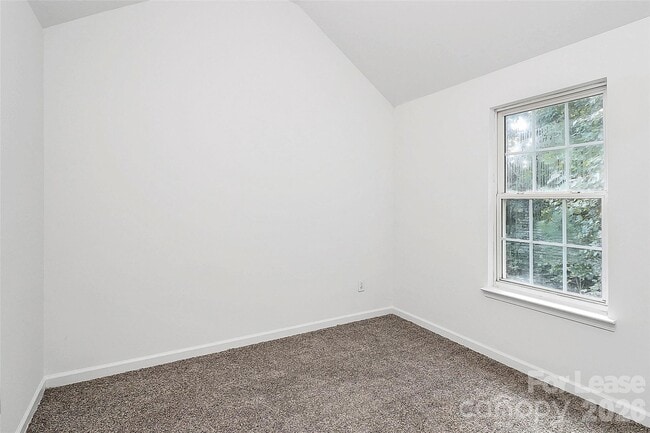 Building Photo - 1215 McAllister Dr