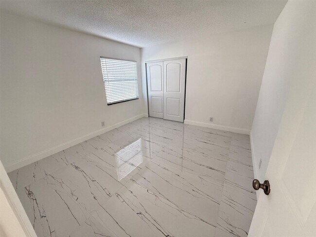 Building Photo - 7400 SW 11th Ct