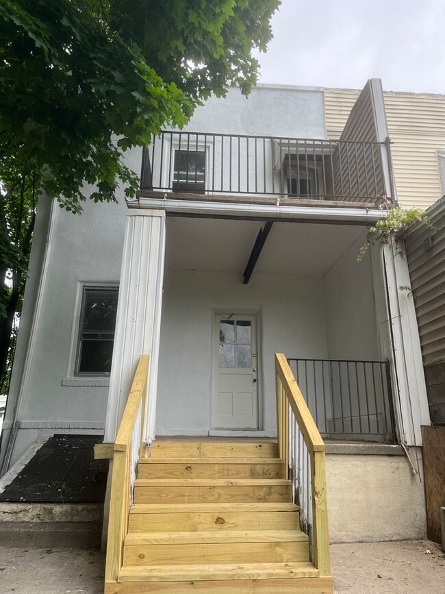 Building Photo - Newly Renovated 3 Bedroom House