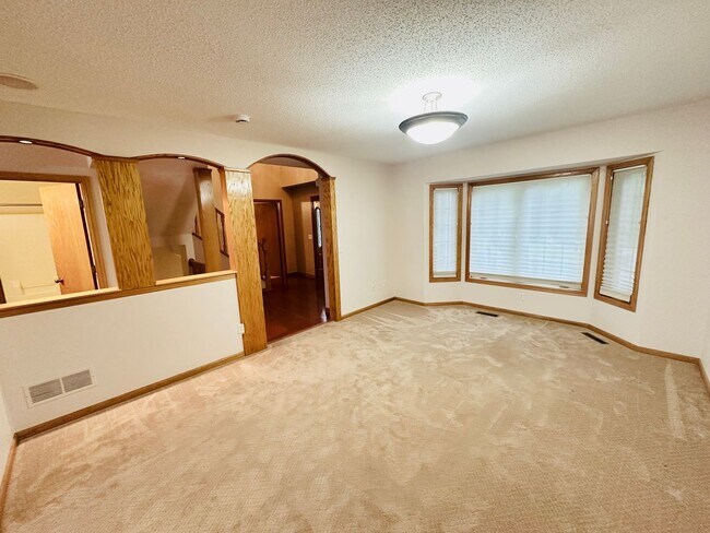 Building Photo - Stunning 6-Bedroom Corner-Lot Home w/ Luxury Finishes & Entertainer’s Layout