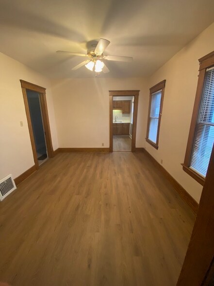 Building Photo - 1320 W 7th St