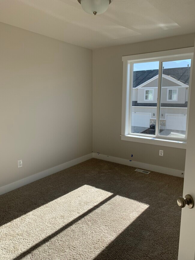 Building Photo - 70 E Ginger Gold Rd