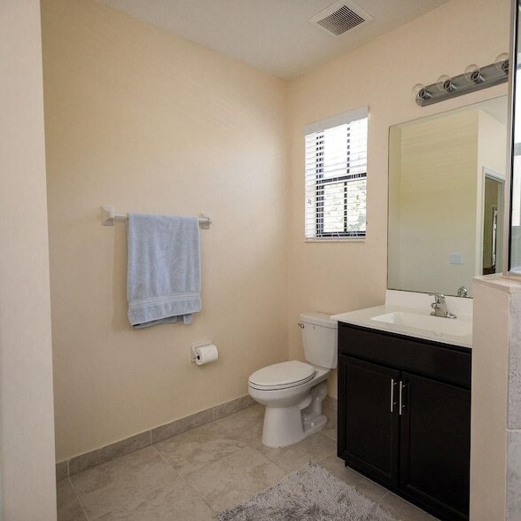 Building Photo - 6115 Bangalow Dr