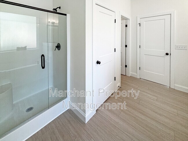 Building Photo - 15 Gerru Ct