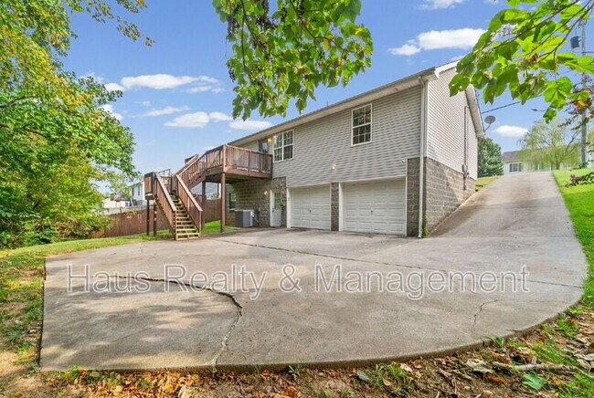 Building Photo - 932 Granny White Rd
