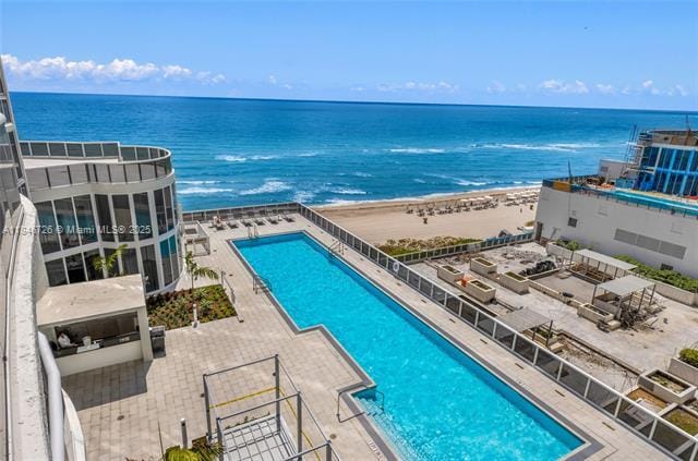 Building Photo - 16001 Collins Ave