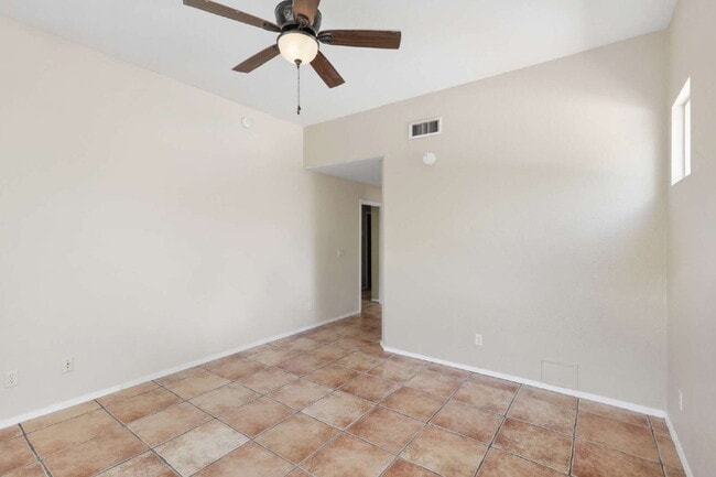 Building Photo - "Charming 3-Bed, 2-Bath Oasis in Tucson – Spacious 1717 Sq Ft Gem!"