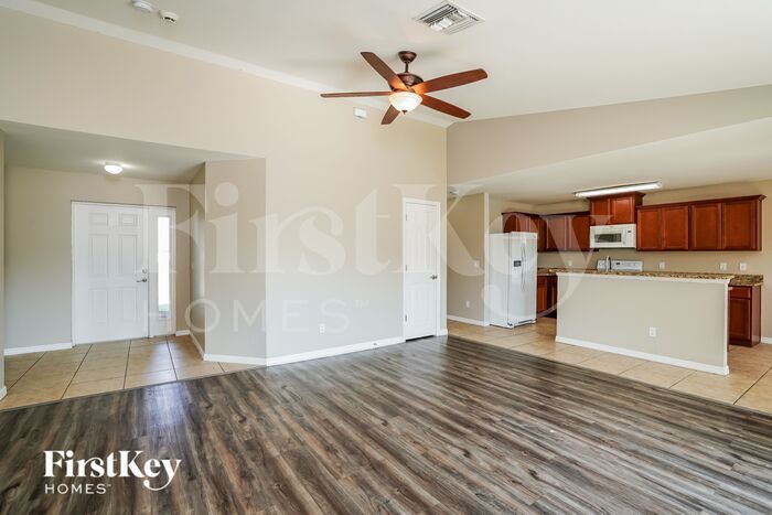 Building Photo - 2203 SW 11th Ct