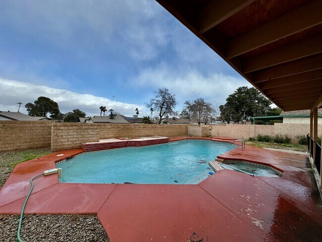 Building Photo - Fully Remodeled W/ Pool and 4 Bedrooms! Centrally Located