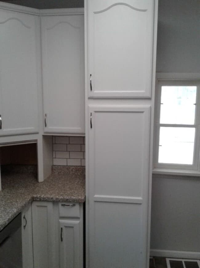 Building Photo - Beautiful 3 bed / 1 bath home on corner lot with attached garage in quiet Sparta neighborhood!