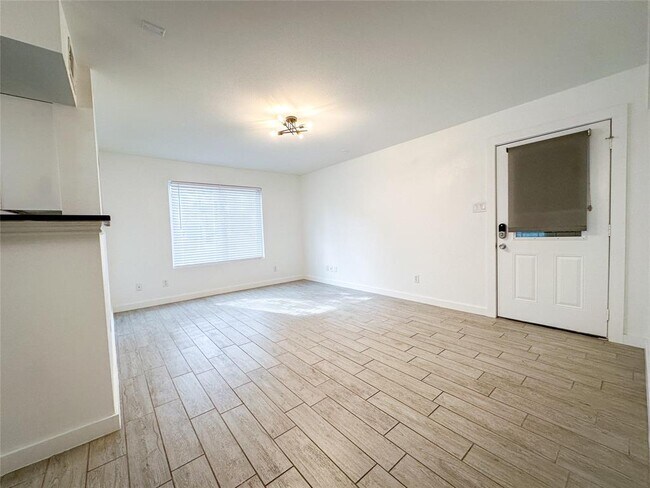 Building Photo - 1307 Norwalk Ln