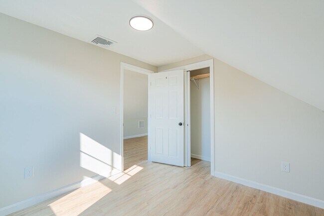 Building Photo - Newly renovated apartment for rent by Providence College / Elmhurst(Available 6/1/2026)