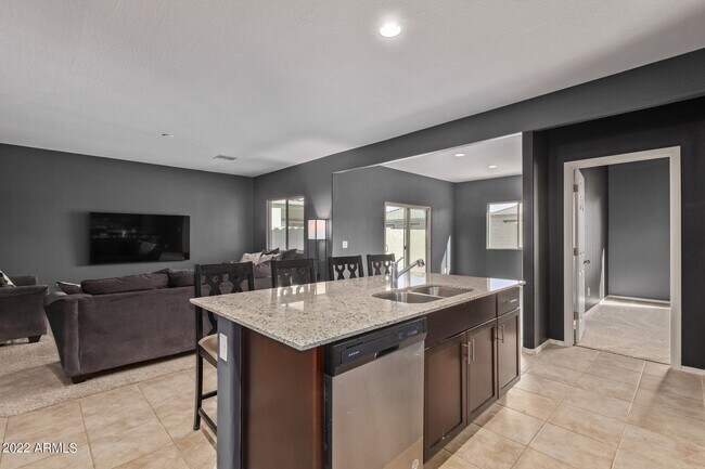 Building Photo - 43721 W Acacia Ave