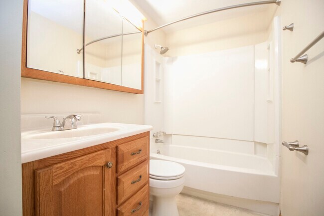 Building Photo - 437 S Haven Rd