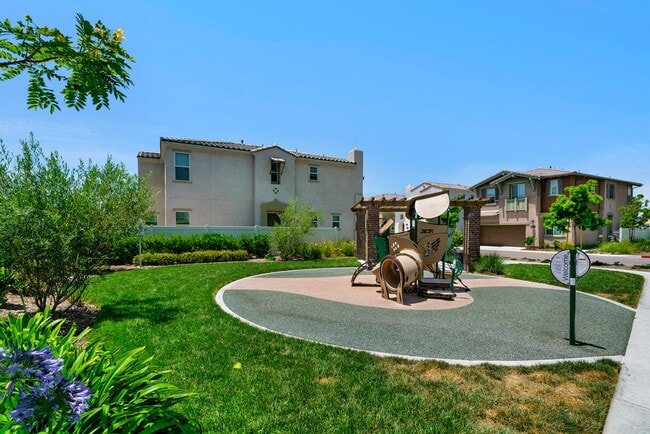 Building Photo - 4 bedroom - Pacific Ridge in Oceanside