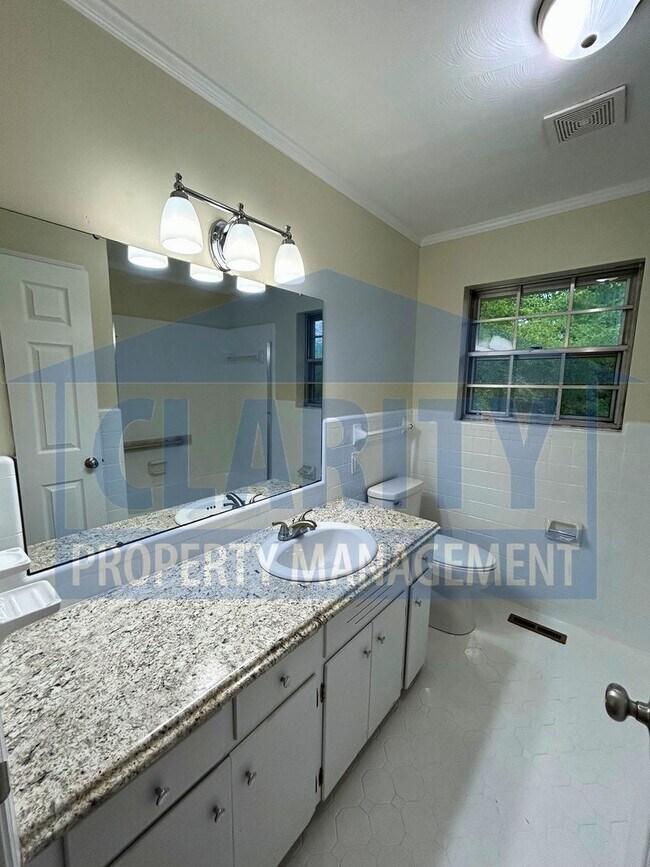 Building Photo - Three bedroom home w/ lots of storage!