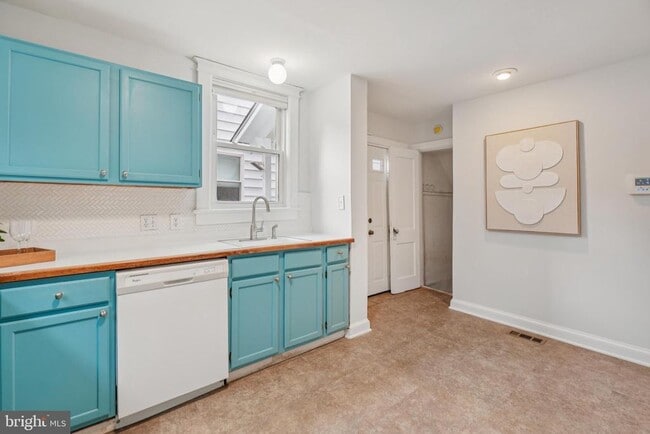 Building Photo - 2439 Monroe St NE