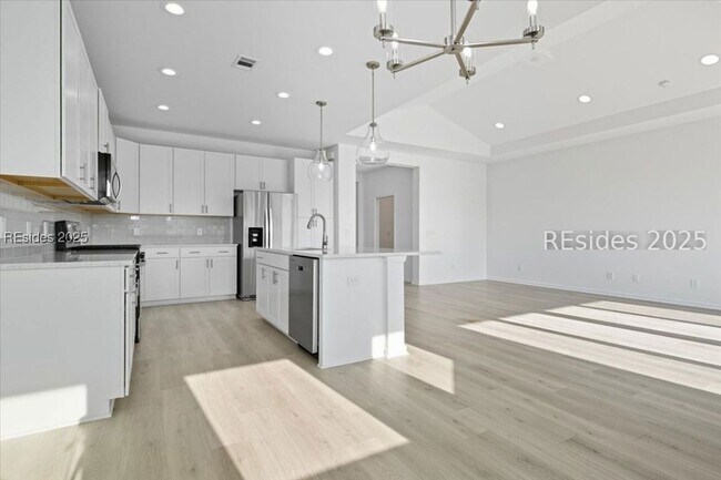 Building Photo - 921 Tropics Ave