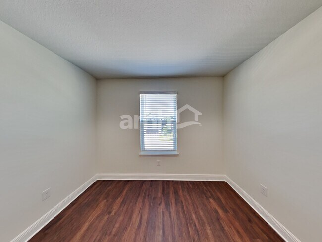 Building Photo - 27349 St Andrews Ave