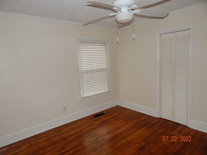 Building Photo - 1449 Mimosa Cir SE