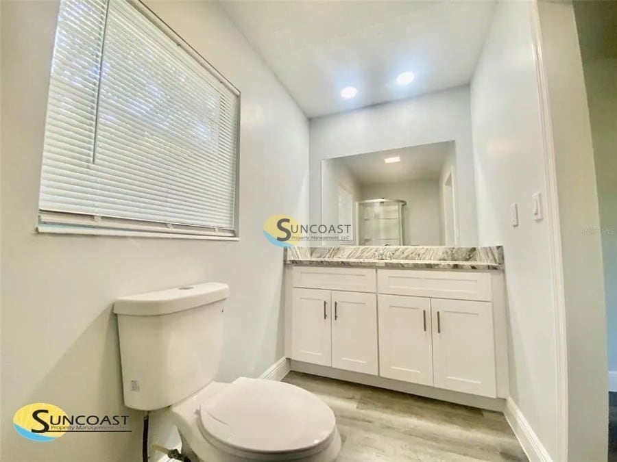 Building Photo - 1419 NE 25th Pl