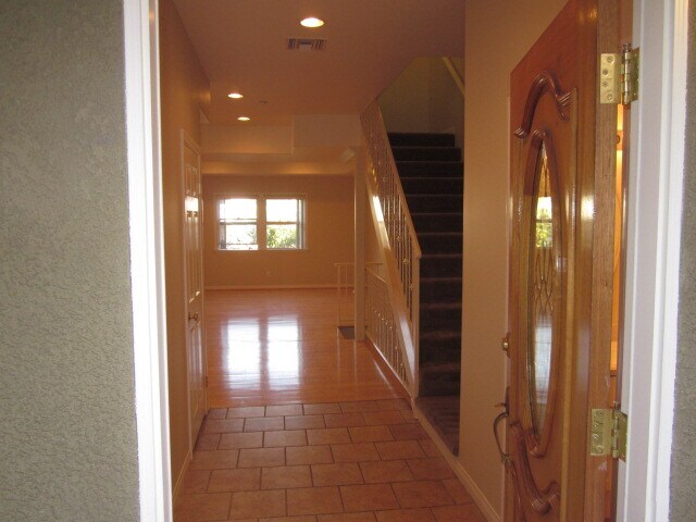 Building Photo - 2283 Waltonia Dr