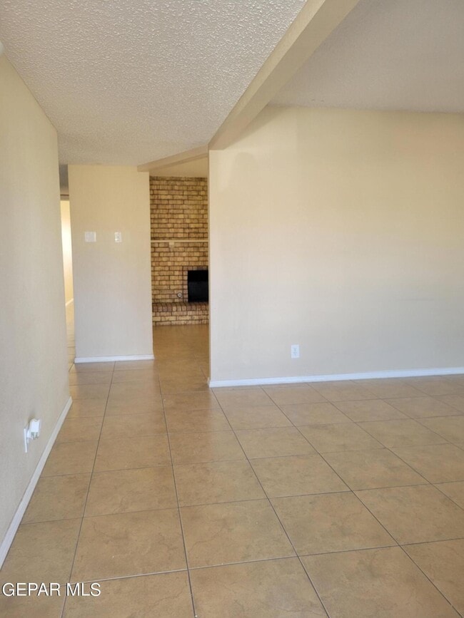 Building Photo - 305 Garden Grove Ln