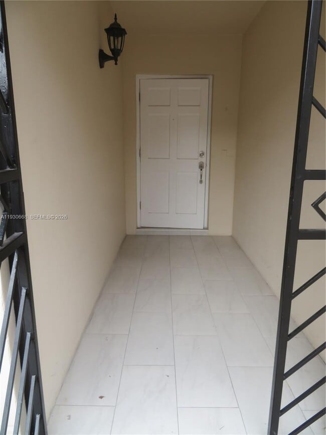 Building Photo - 7328 Miami Lakeway S