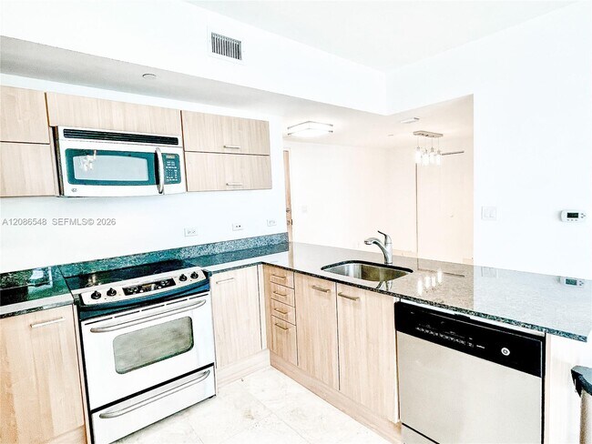 Building Photo - 350 S Miami Ave