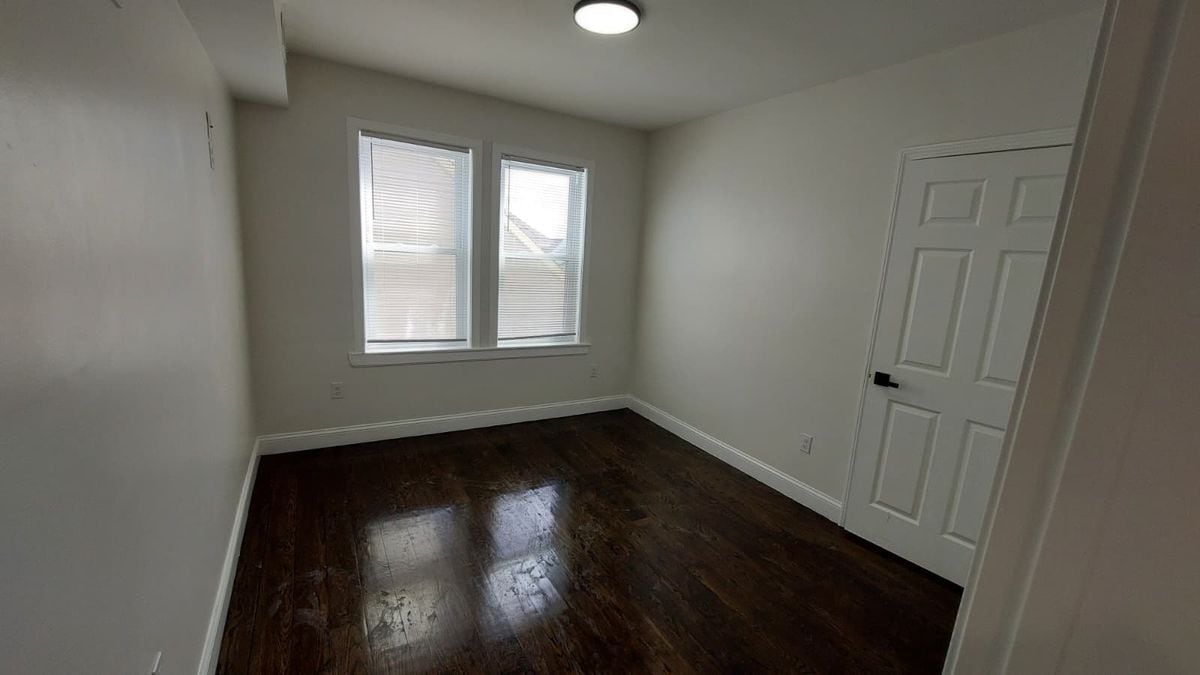 Building Photo - 69 Mora St