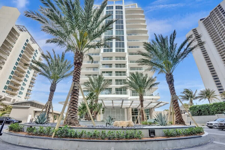 Building Photo - 3100 N Ocean Dr