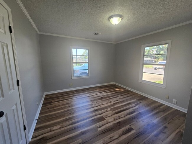 Building Photo - 2 Bed/1 Bath House