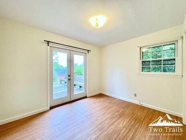 Building Photo - CHARMING 2/1.5 NEAR DOWNTOWN - WALKING DISTANCE TO PARDEE