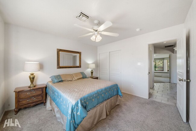 Building Photo - 10390 Fairway Dr