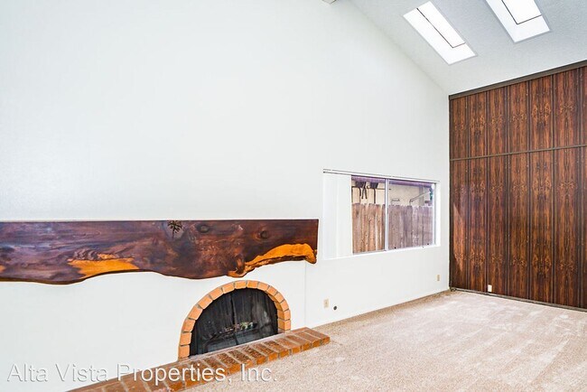 Building Photo - 4 br, 2 bath House - 5404 Coral Reef Ave.