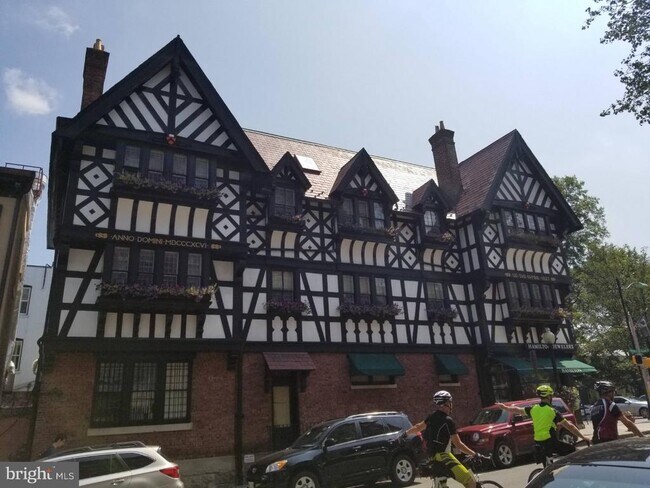 Building Photo - 10 Charlton St