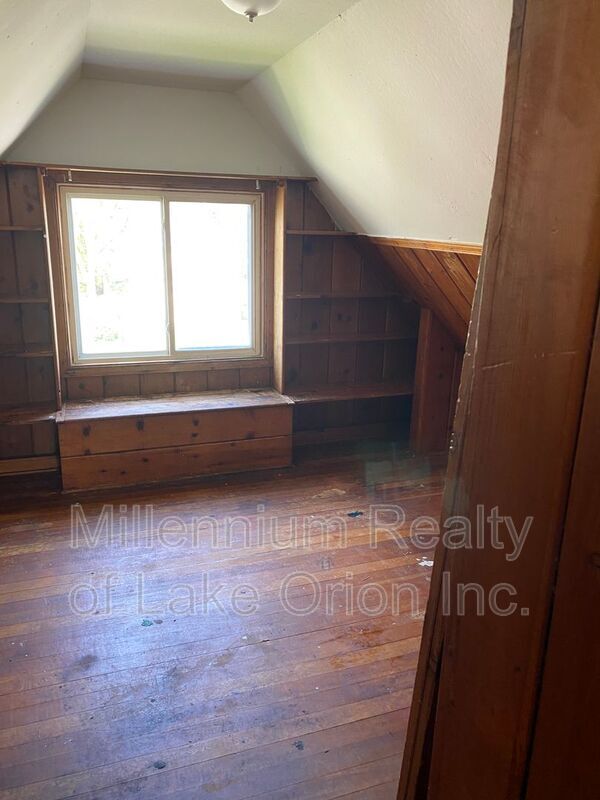Building Photo - 638 Joslyn Ave
