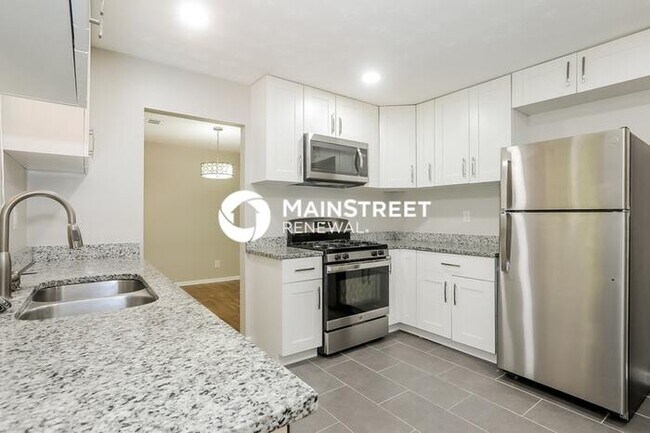 Building Photo - 3 Bedroom Pet-Friendly Home in Stone Mountain, GA with Main Street Renewal